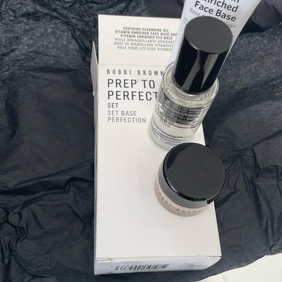 Bobbi Brown Other - Bobbi Brown set base perfection kit